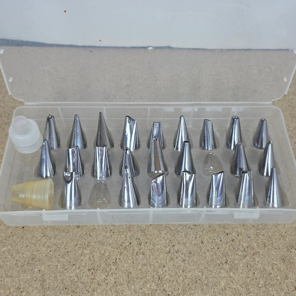 24 Piece Stainless Steel Icing Piping Nozzle Set Decorating Kit‎ with Case